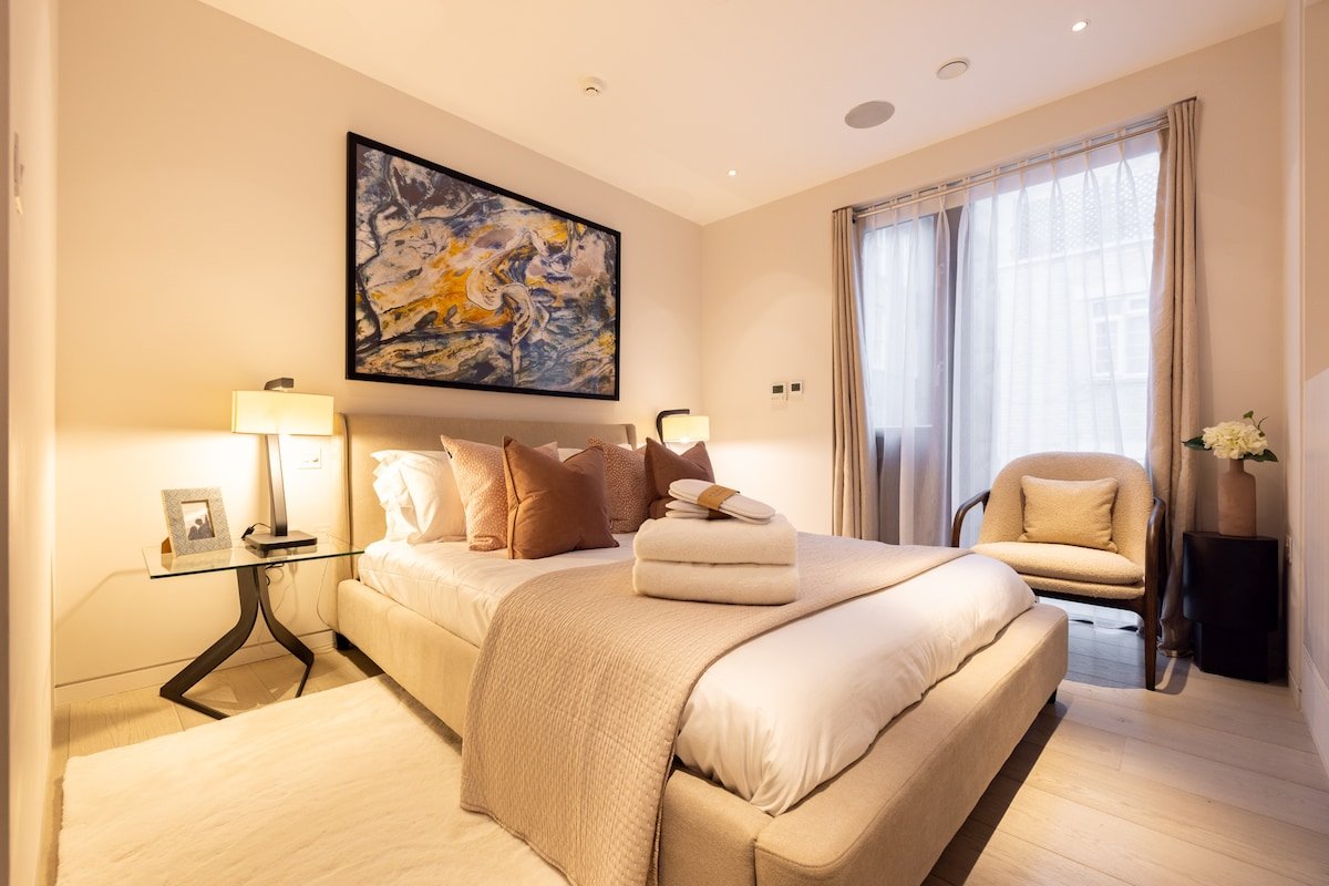 Luxury 4-Storey Mews Home gallery image 2