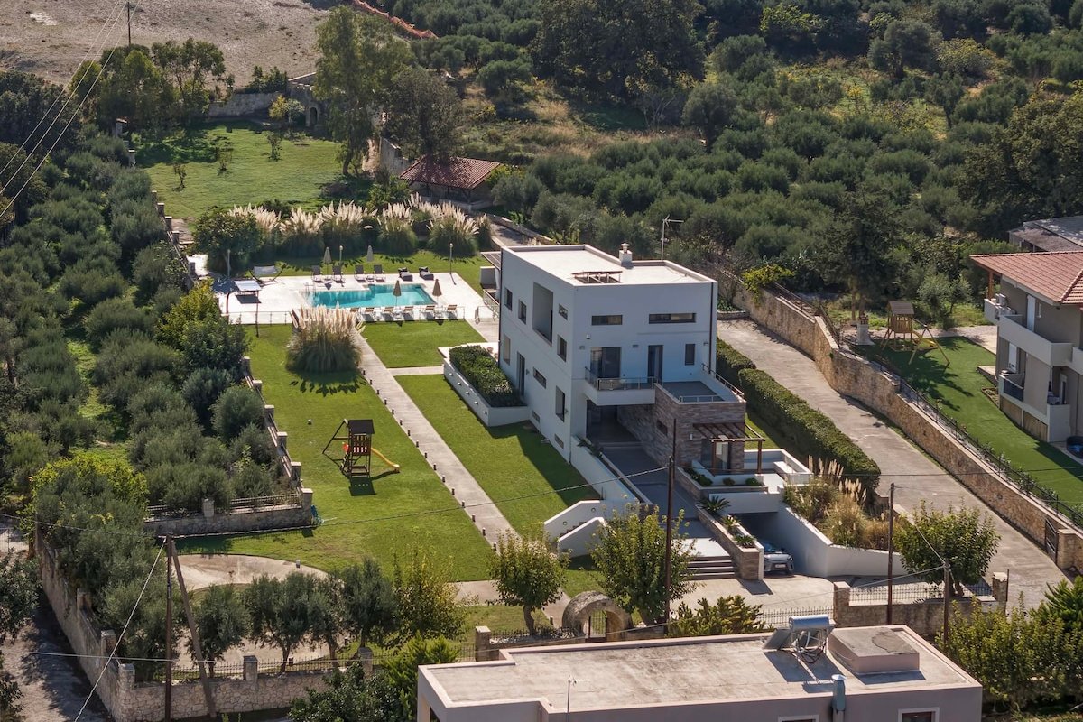 Villa Sfedami – Pool with Children Safety Fence gallery image 2