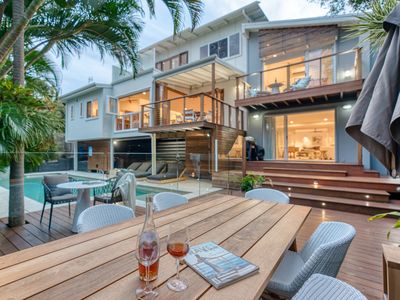 Coast Along – Heated Pool, Walk to Beach & Cafe