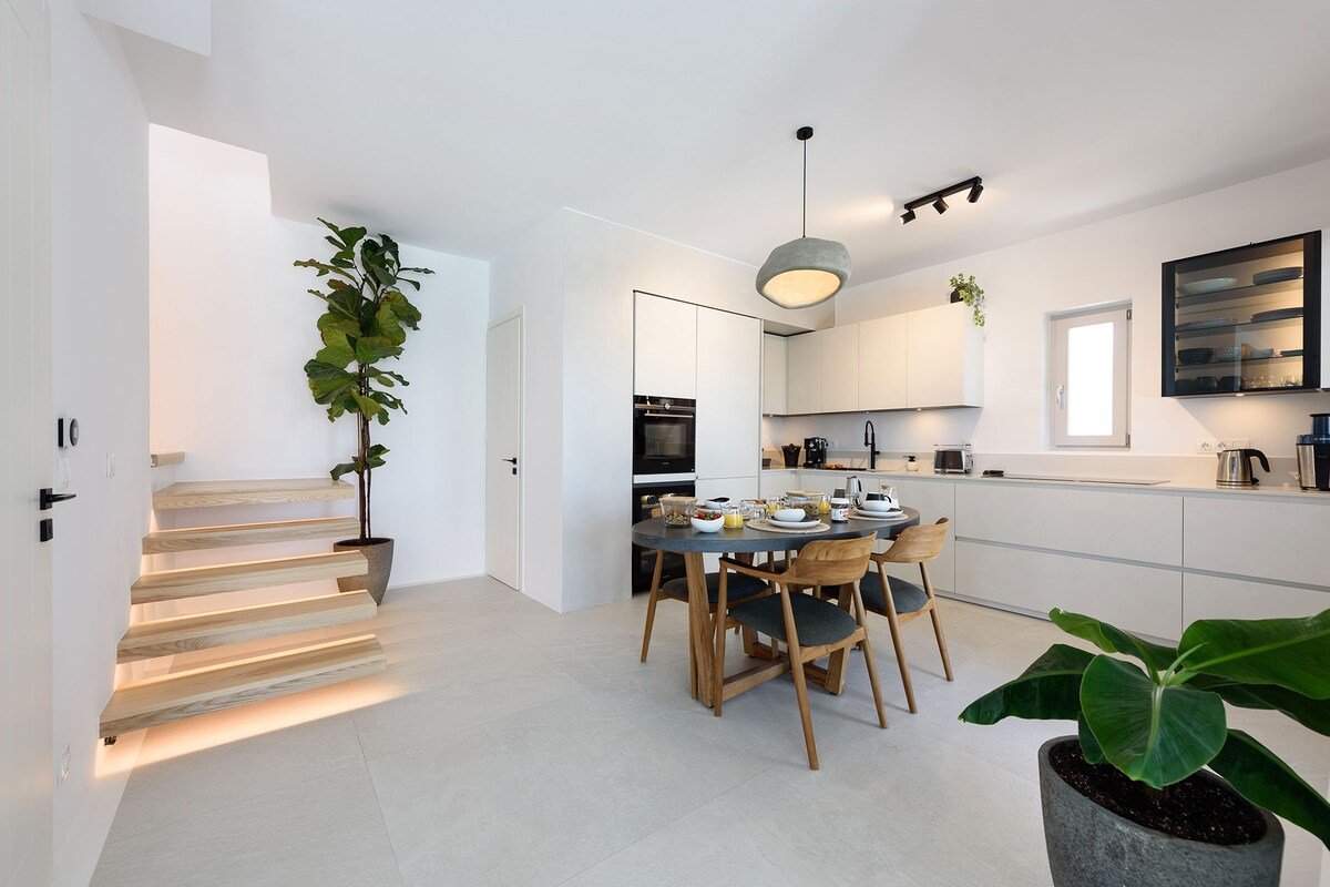 Black Pearl Villa – Sea Front gallery image 5