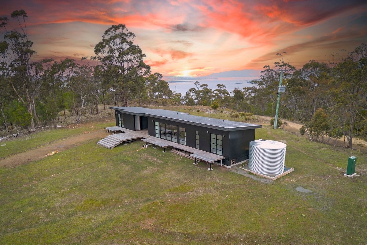 The Outlook on Mount Louis – 2 Bedrooms gallery image 3