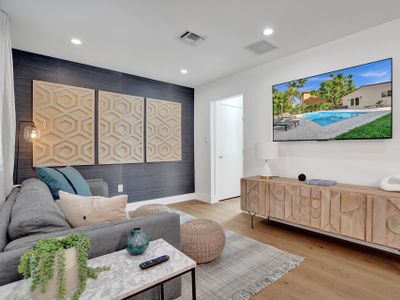 Extended family retreat-Tropical pool!<2 mi beach!