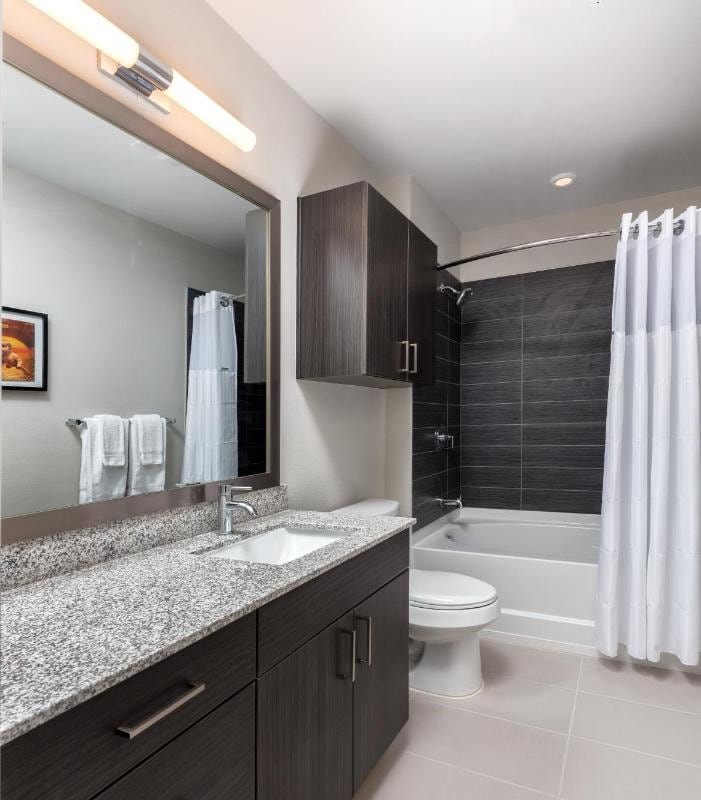 2BR Condo W/Rooftop pool for 6 gallery image 4