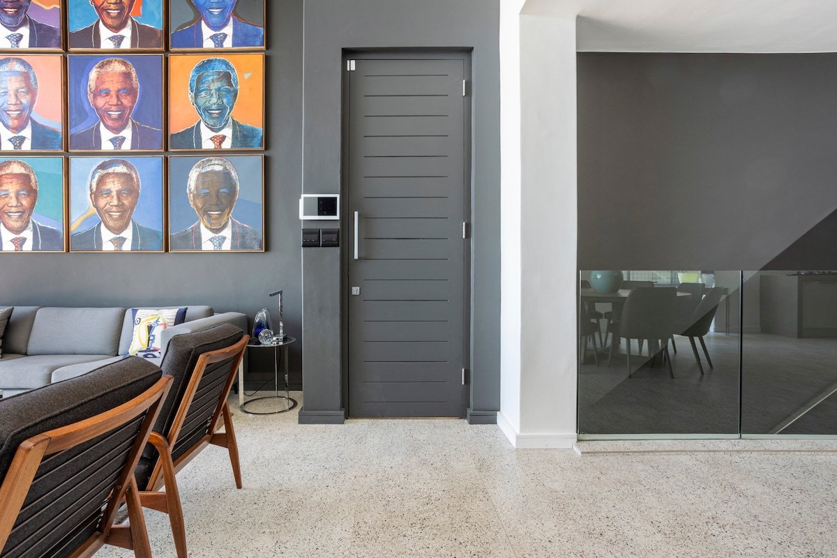 Admire Table Bay from a Contemporary Hideaway gallery image 4