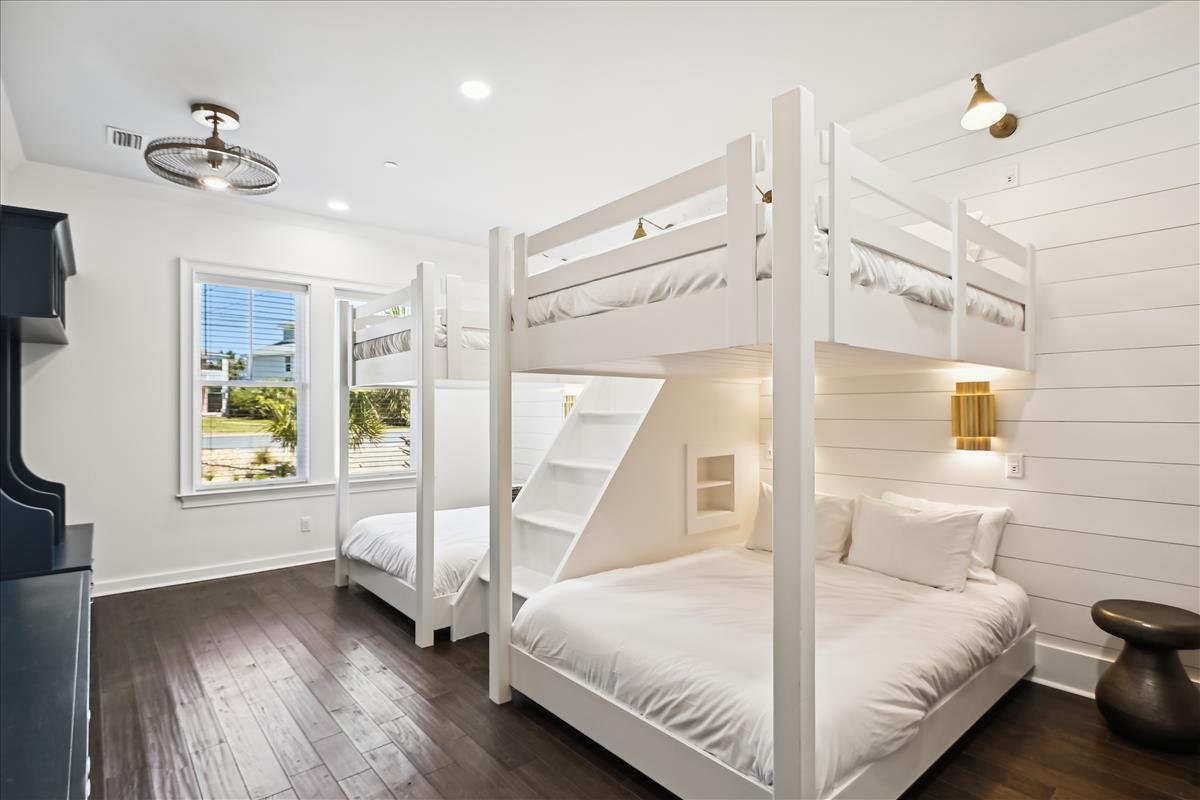 Gulf Front w/Private Pool+ Beach Access| Sleeps 38 gallery image 4