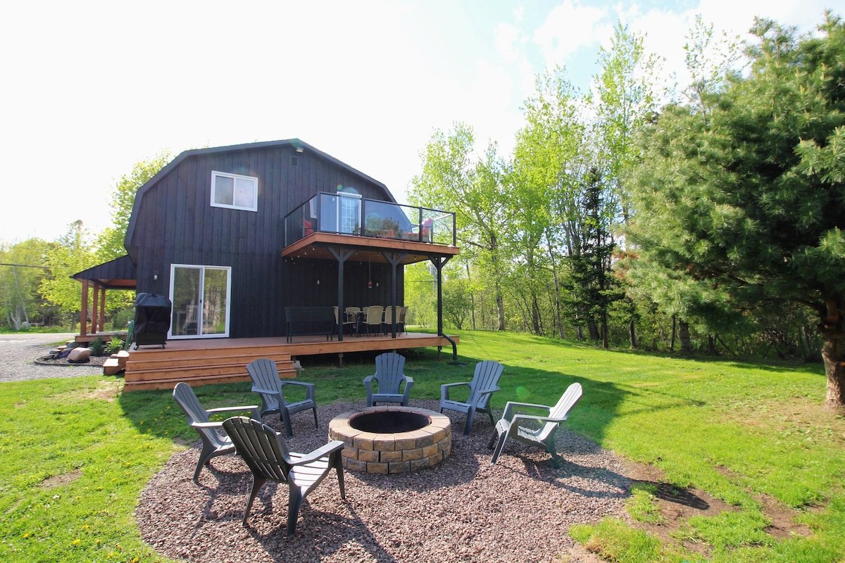 Black Barn Family Beach House gallery image 3