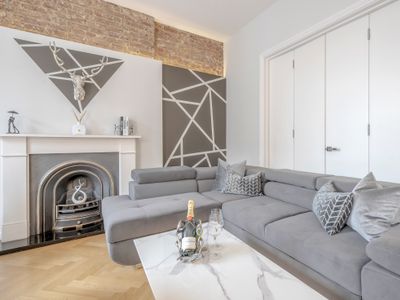 3 Bed 2 Bath by Sherlock home’s museum