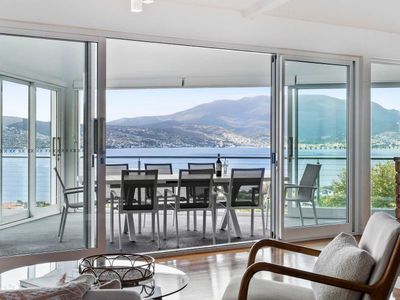 “Hillside Hideaway” Sleeps 10, Stunning Views.