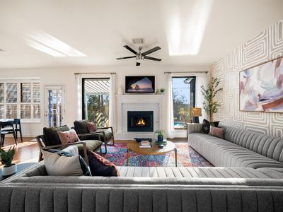 ~Stunning Designer Home~ Jacuzzi & Fire Pit