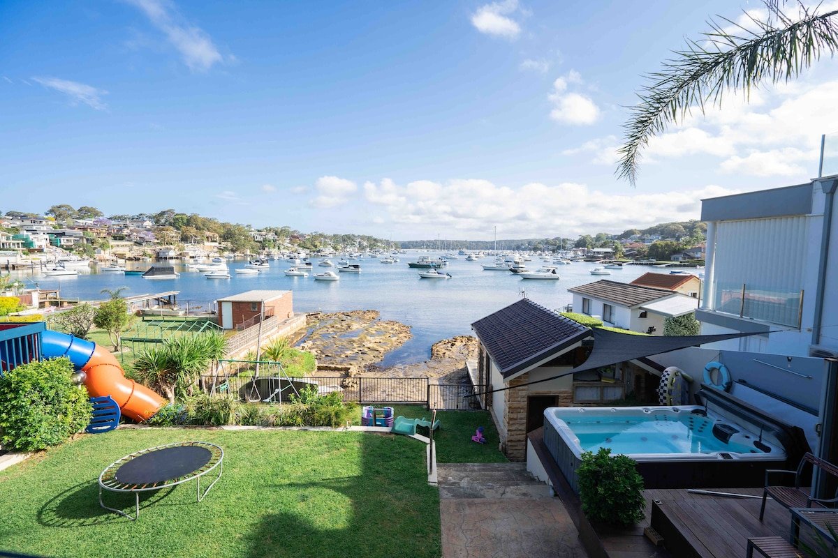 LUXURIOUS BEACH FRONT APARTMENT- CRONULLA gallery image 2