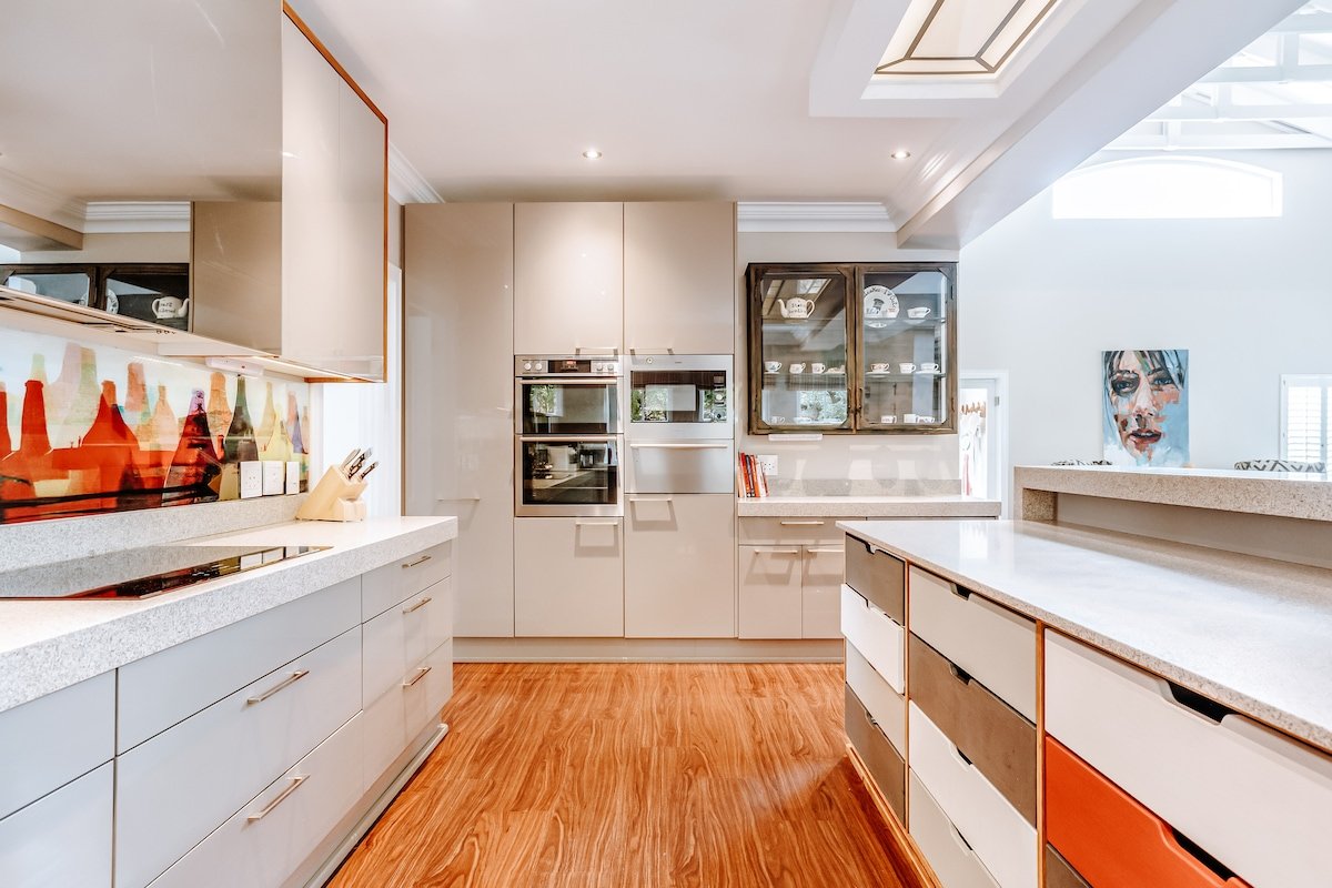 Spacious Family Home | Beautiful Gardens | Secure gallery image 5