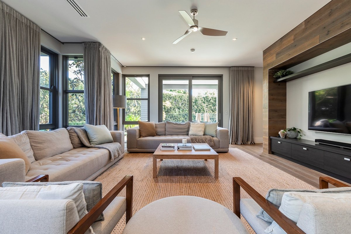 Grand Beachside Villa gallery image 3