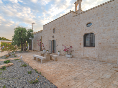 Charming villa with 10 sleeps and private pool