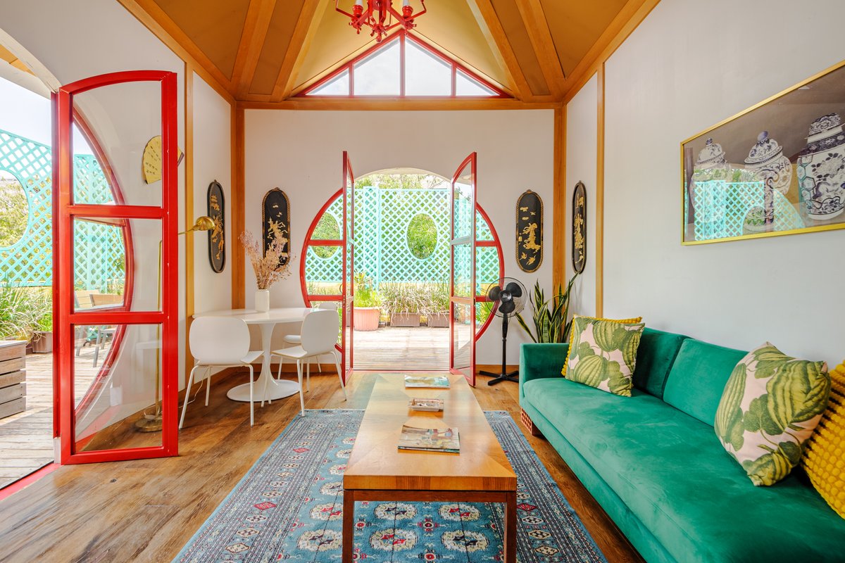 Oasis 2 BR condo w/ rooftop at Roma Norte.