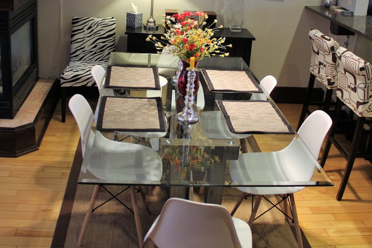 *Modern City Triplex!! *Close to Center gallery image 3