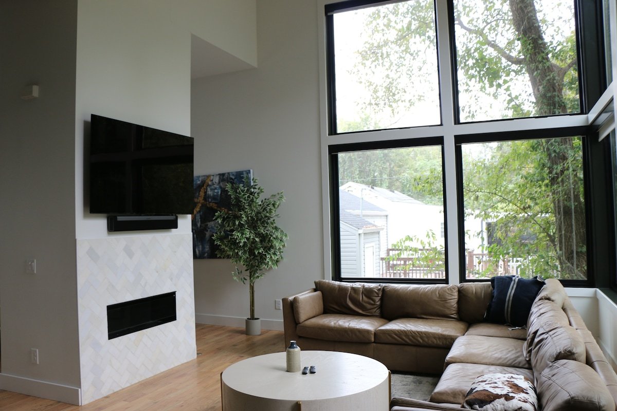 East Nashville Modern Home- 5 Minutes to Downtown! gallery image 3