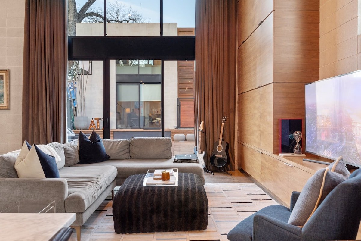 NEW Luxe DT Austin Oasis | Pool | Casita gallery image 4