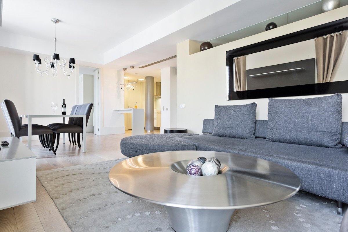 Luxury 2 bedroom apartment on Paseo de Gracia gallery image 2