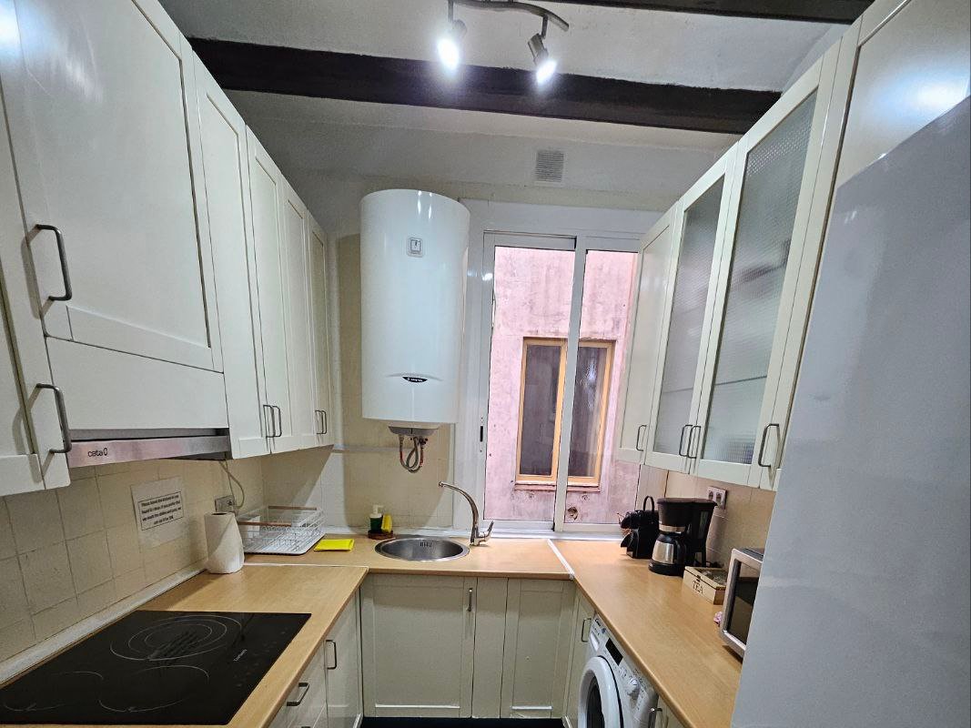 Family Flat Near Ramblas Barcelona 2 rooms gallery image 3