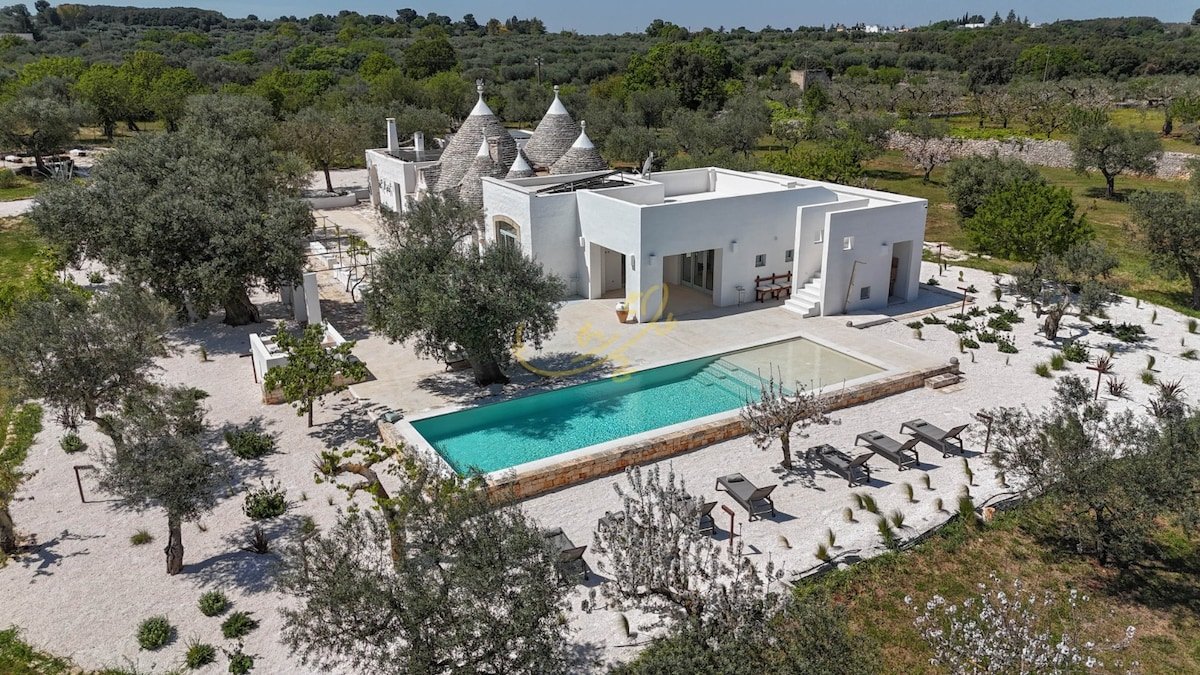 TD Marlù Luxury Trulli Experience w/ Stunning Pool gallery image 2