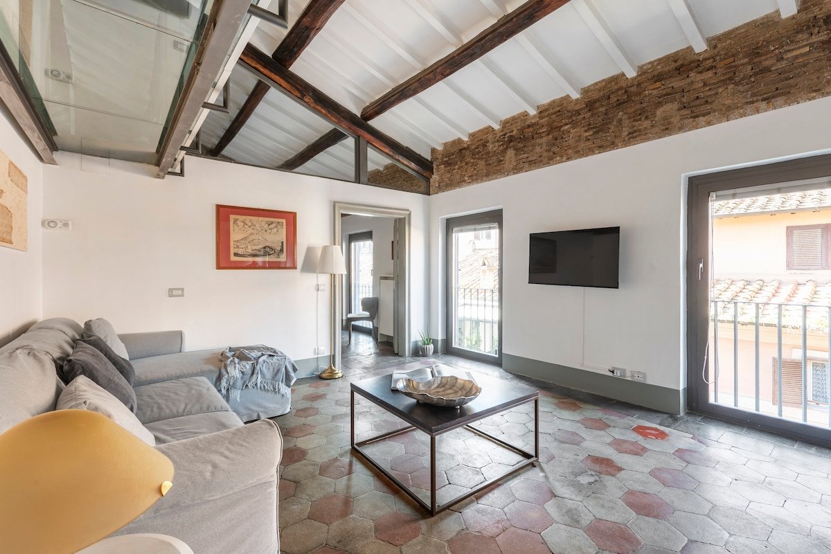 tHE Charming Attic [Pza Spagna]- 5 min to Navona gallery image 2