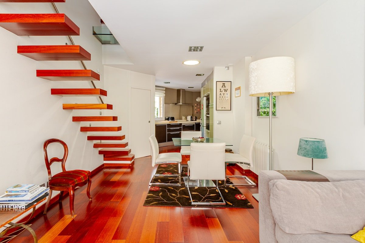 Oasis in the City – Splendid Seaside Villa gallery image 3