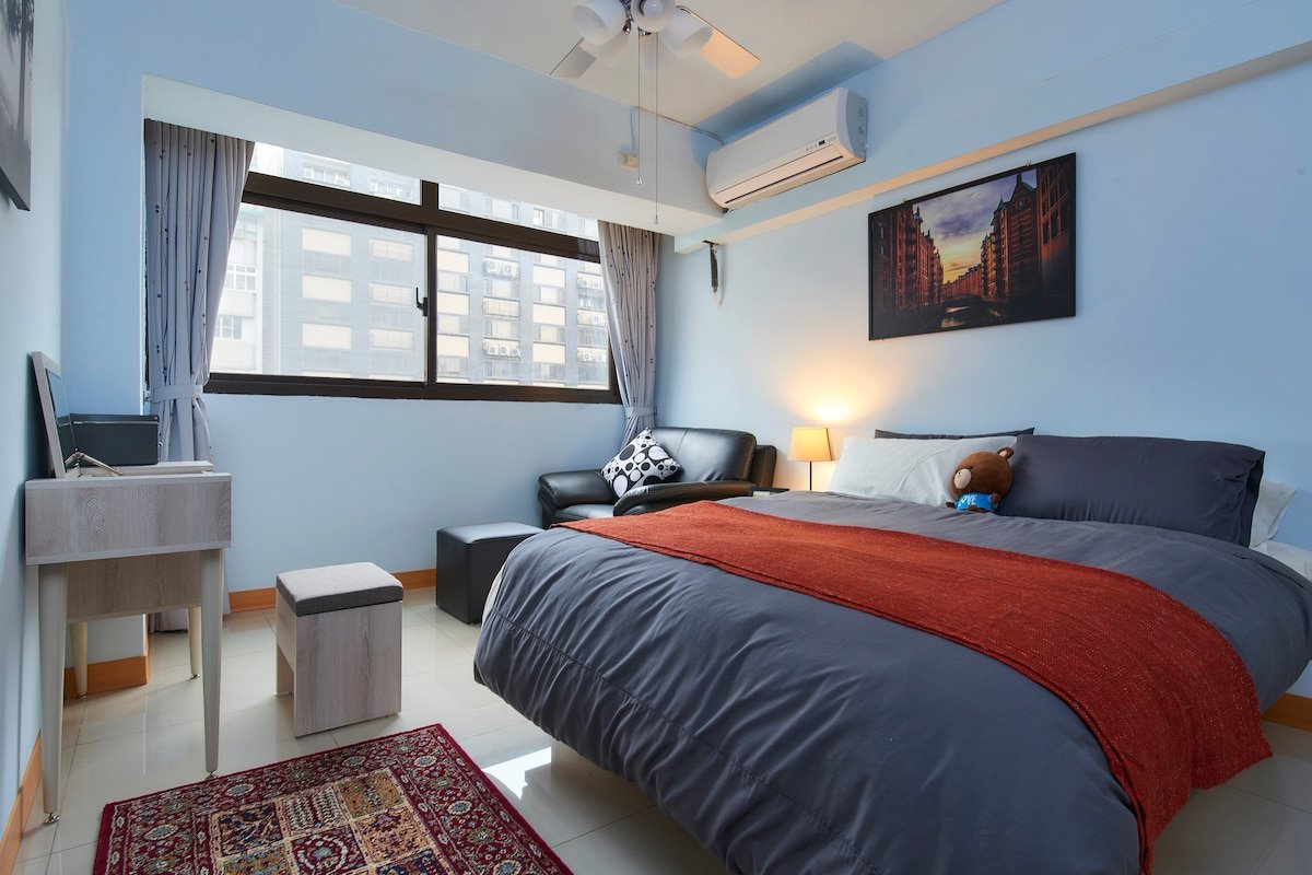 H&K 3/2 SOGO SOHO at Zhongxiao Fuxing gallery image 2