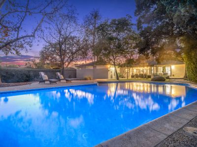 105 Modern Ranch Retreat: Pool-Games-Peaceful Yard