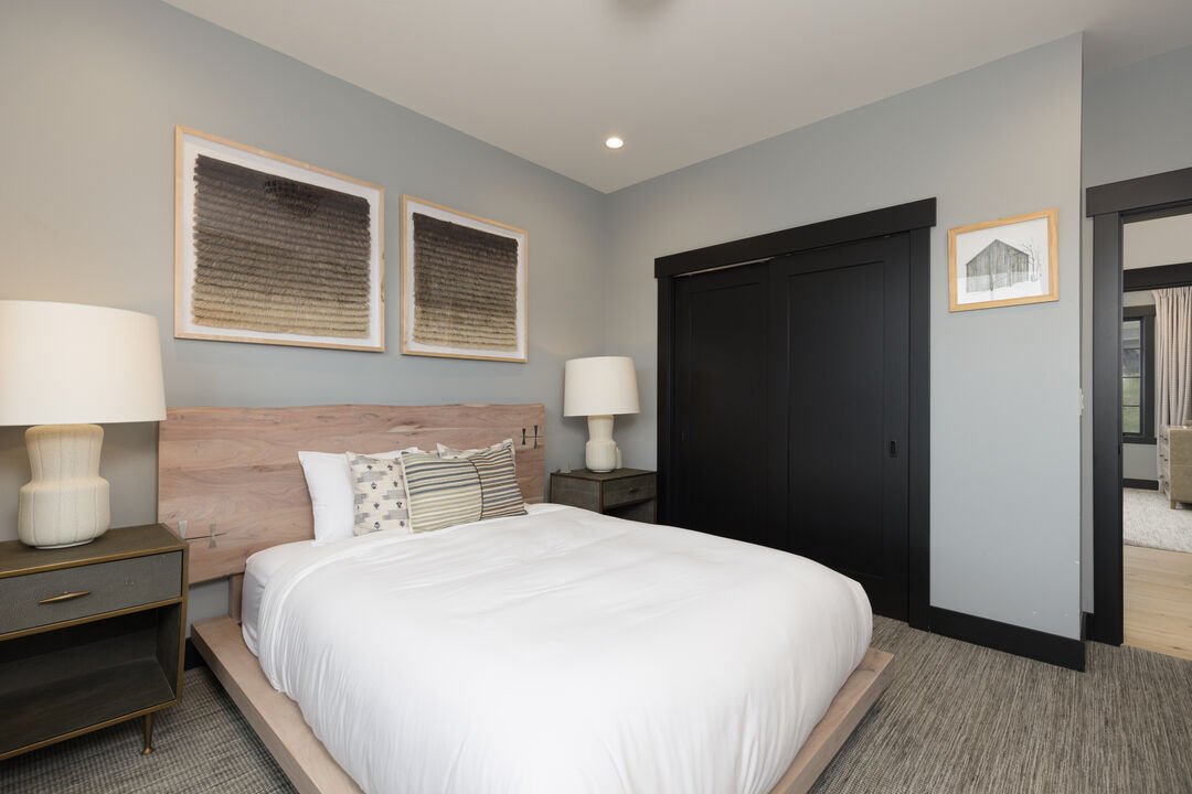 New! Luxury home by Town Center w hottub & Gym gallery image 3