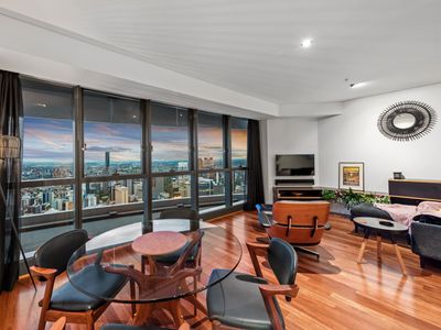 Skyhigh Executive! ~ 2Bed/2Bath/1Car/Views ~ CBD