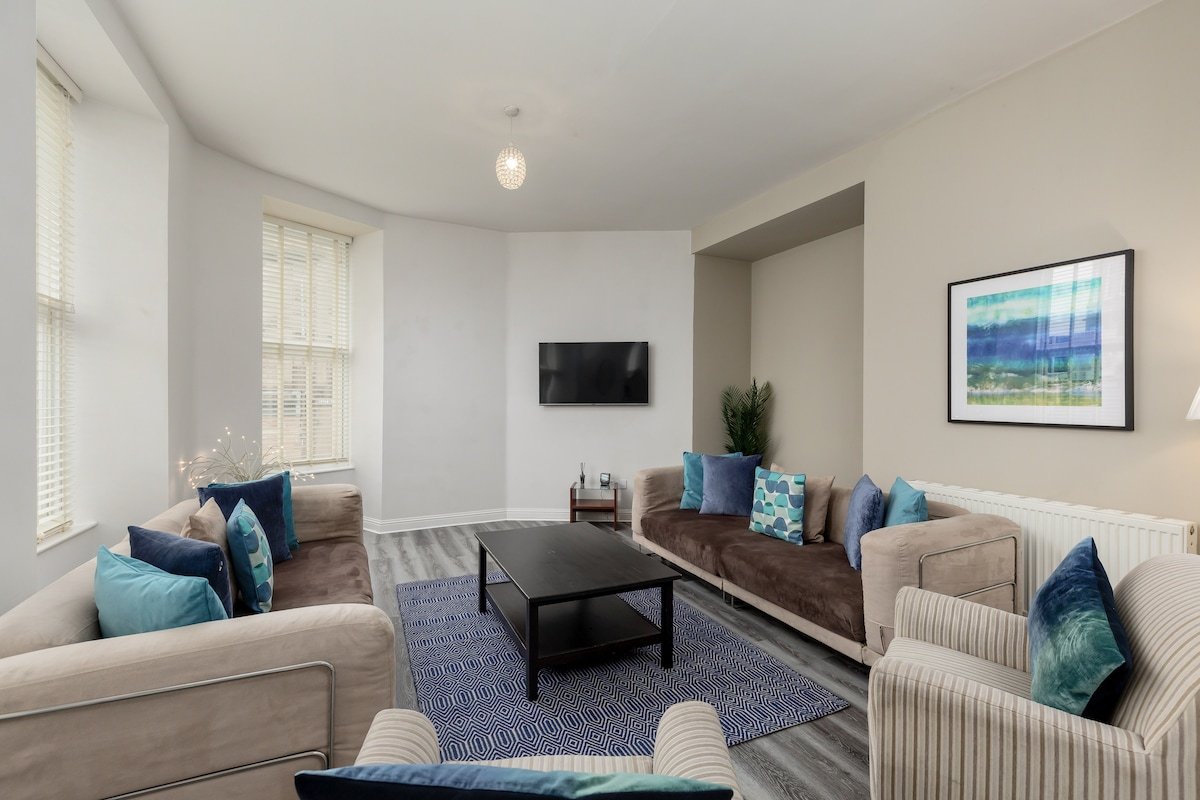 3 bed apartment ideal for Royal Mile & Old Town gallery image 4