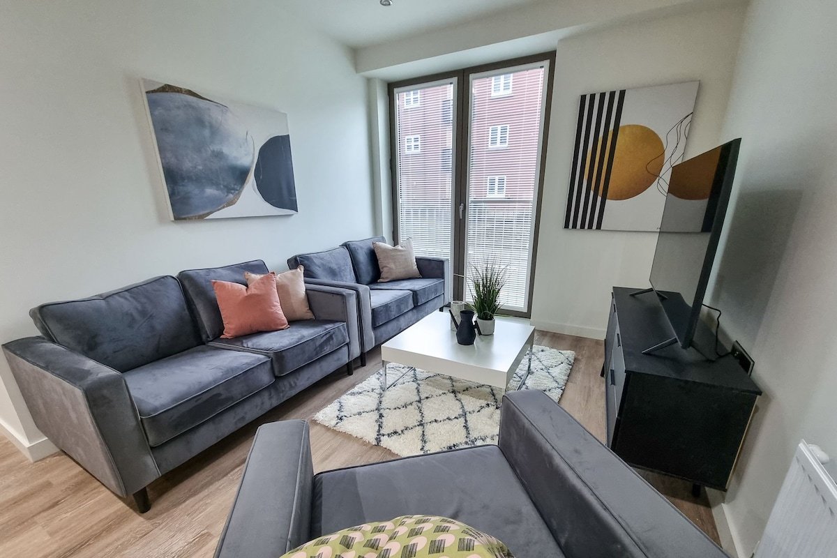 Free Parking Luxury Townhouse By City SuperHost gallery image 5