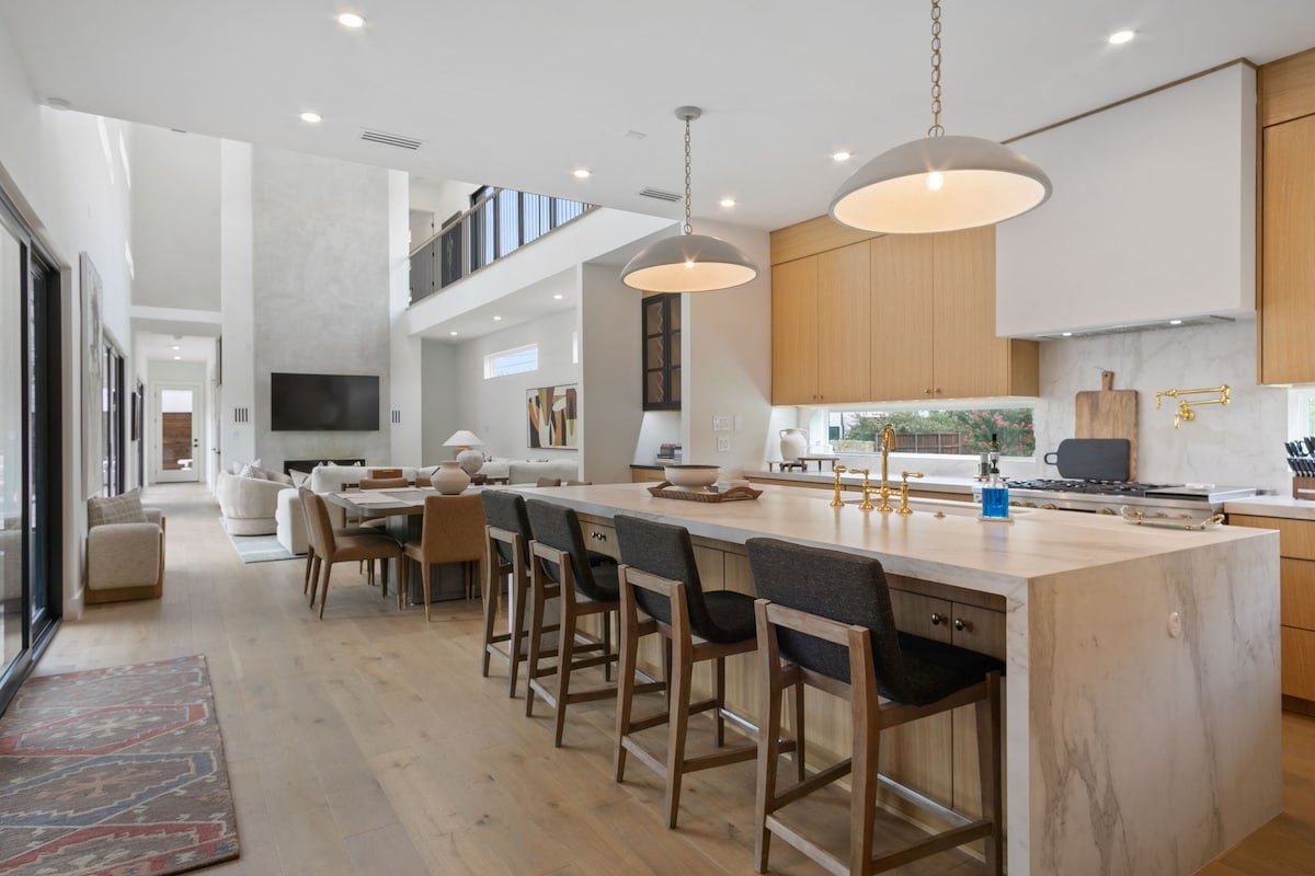 Off-Henderson Lux 4100sqft Estate•Rooftop•Pool/Spa gallery image 4