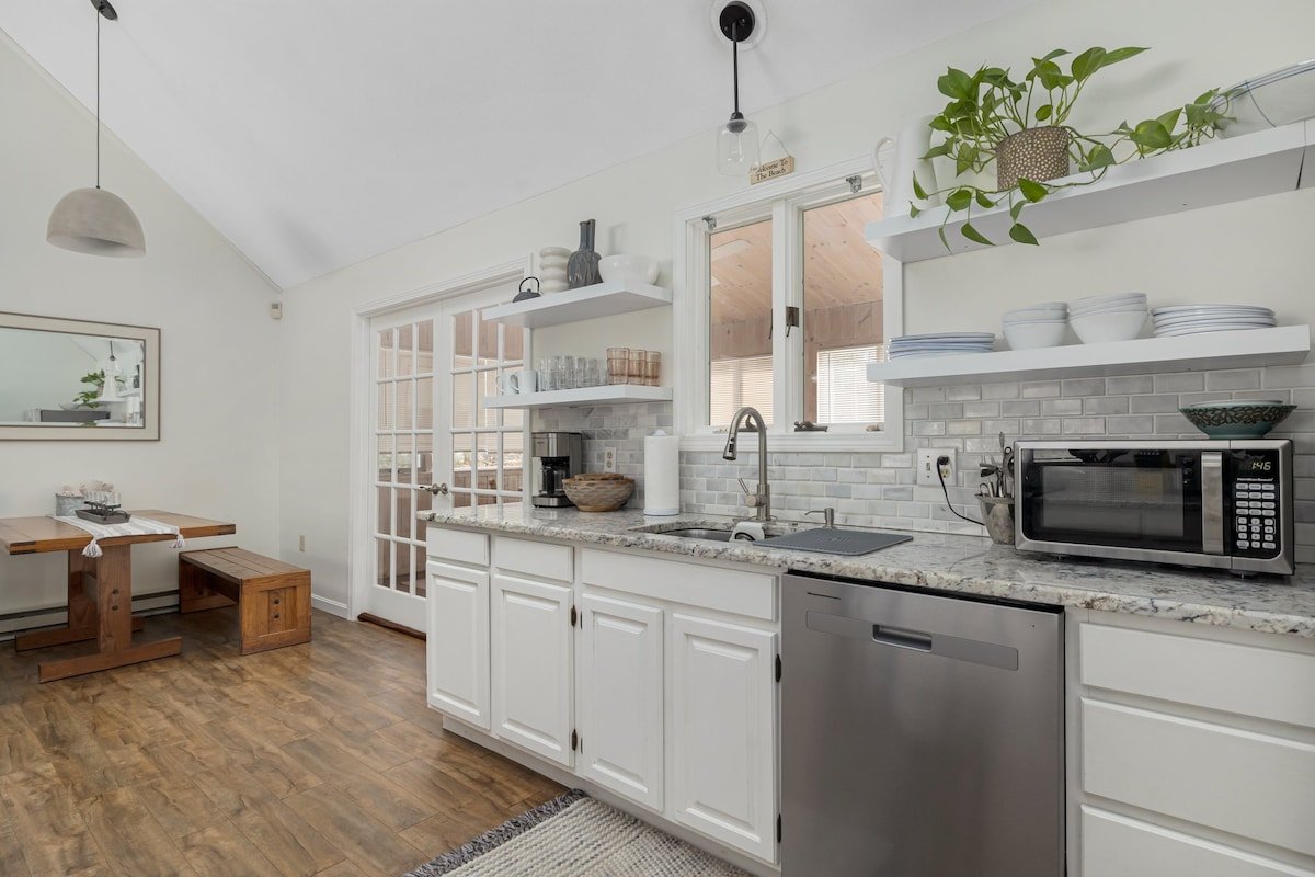 Spacious RI Beach Escape gallery image 5