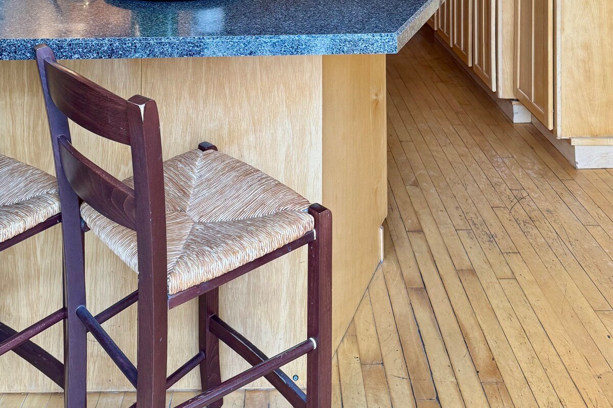 Ideal Group Getaway: Best Location, Parking, Patio gallery image 3