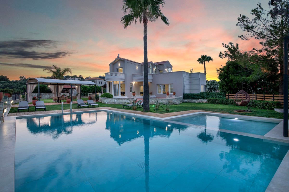 Panoramic Oasis! 180° View Pool & Heated Pool