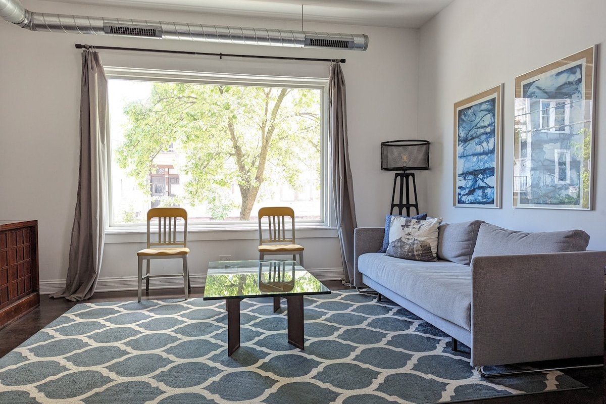 The Roscoe House near Wrigley Field gallery image 2