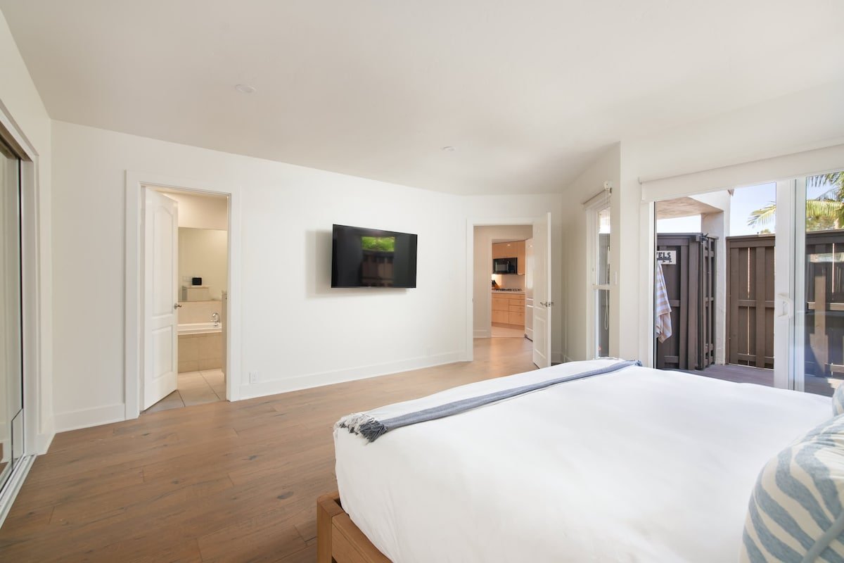 La Jolla Hillside Views and Coastal Comfort gallery image 3