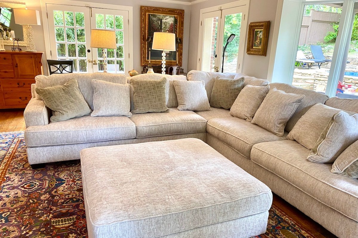 Green Hills Executive Home w/ pool, long term gallery image 5