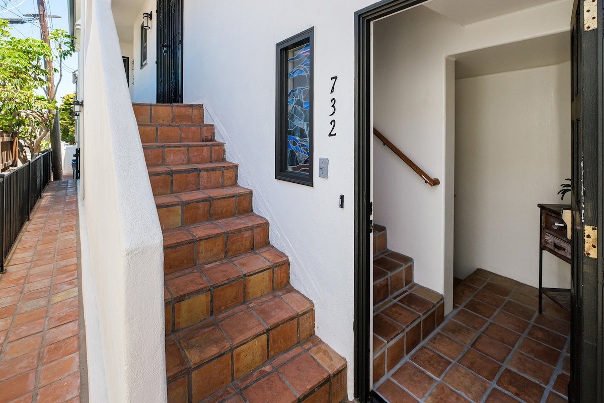 Beachy Keen Townhome on Jersey Crt! Steps to Sand gallery image 3