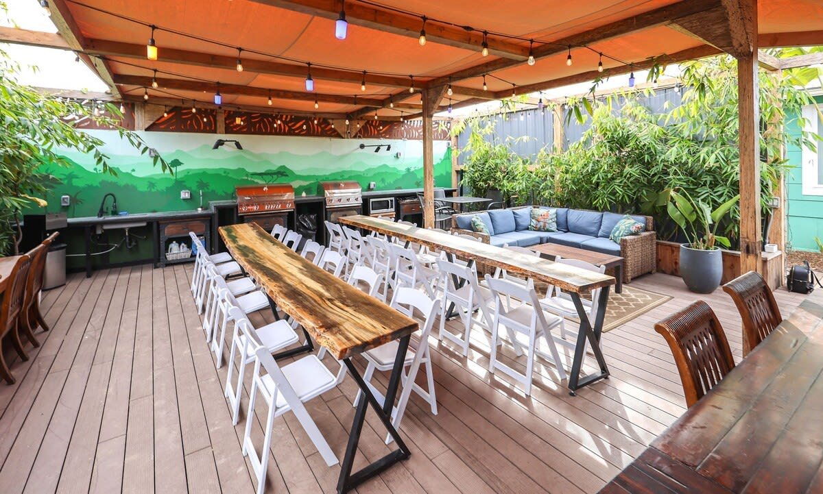 Near Downtown Event Space + 17 Bed Rental. Host 28 gallery image 2