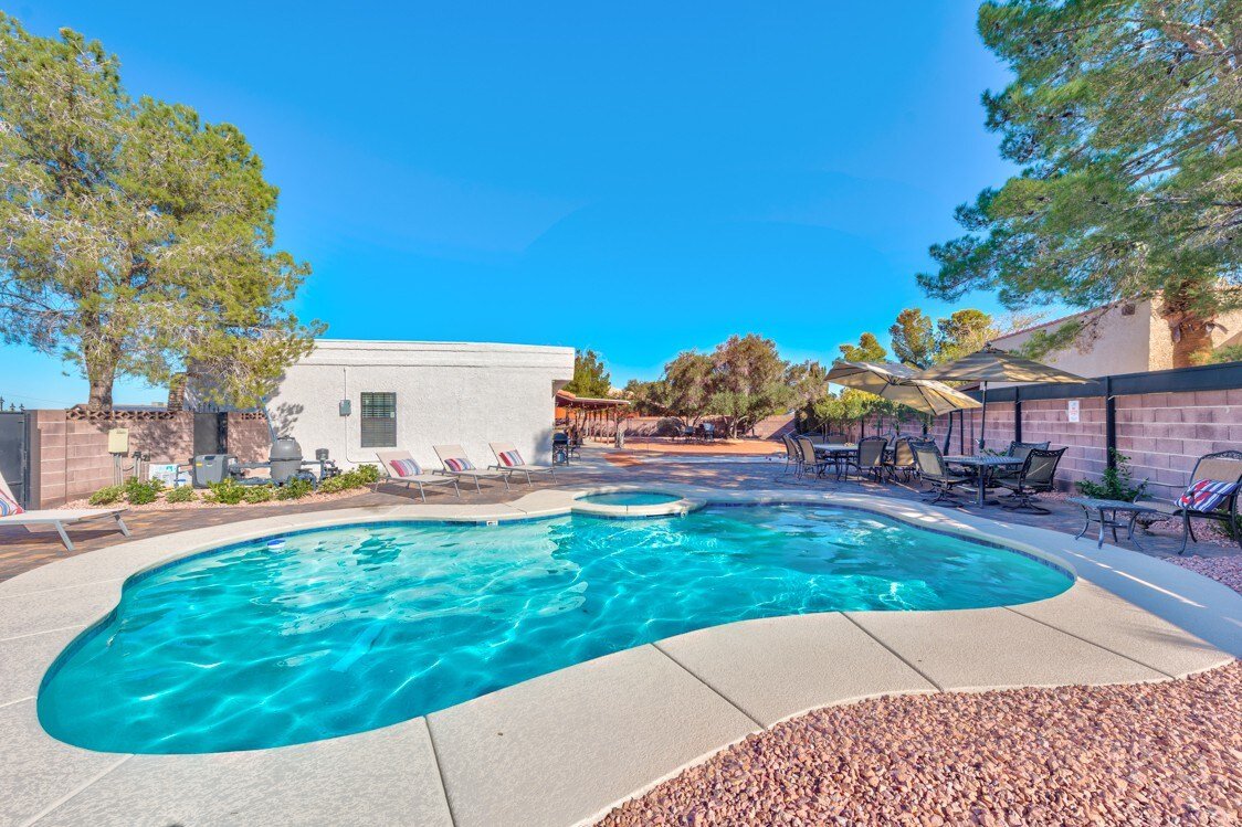 777Rentals – 7BR/4BA – Southwest Estate