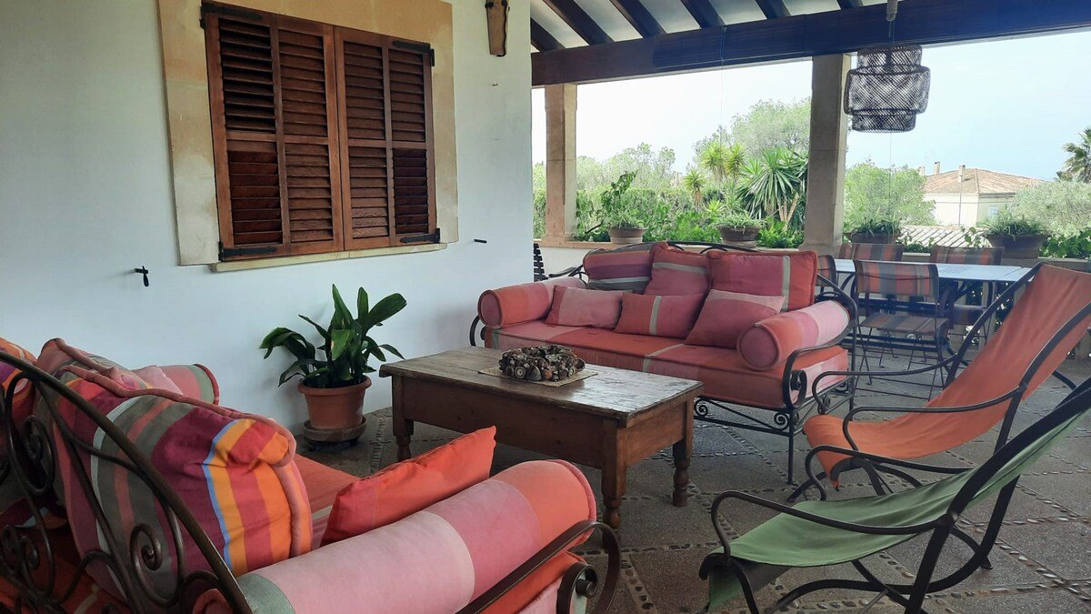 Incredibly charming villa by the sea of Son Veri gallery image 4