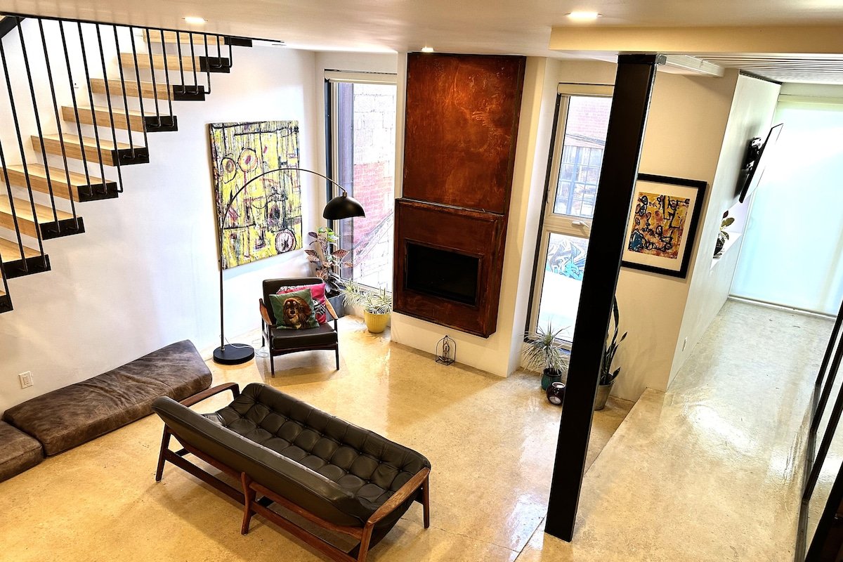 Container home on Queen St. W. gallery image 4