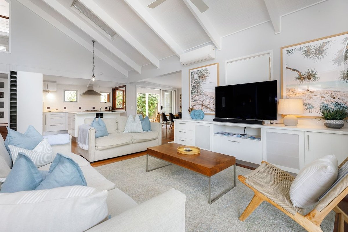 Dwyer St – Great Family Beach House! gallery image 2