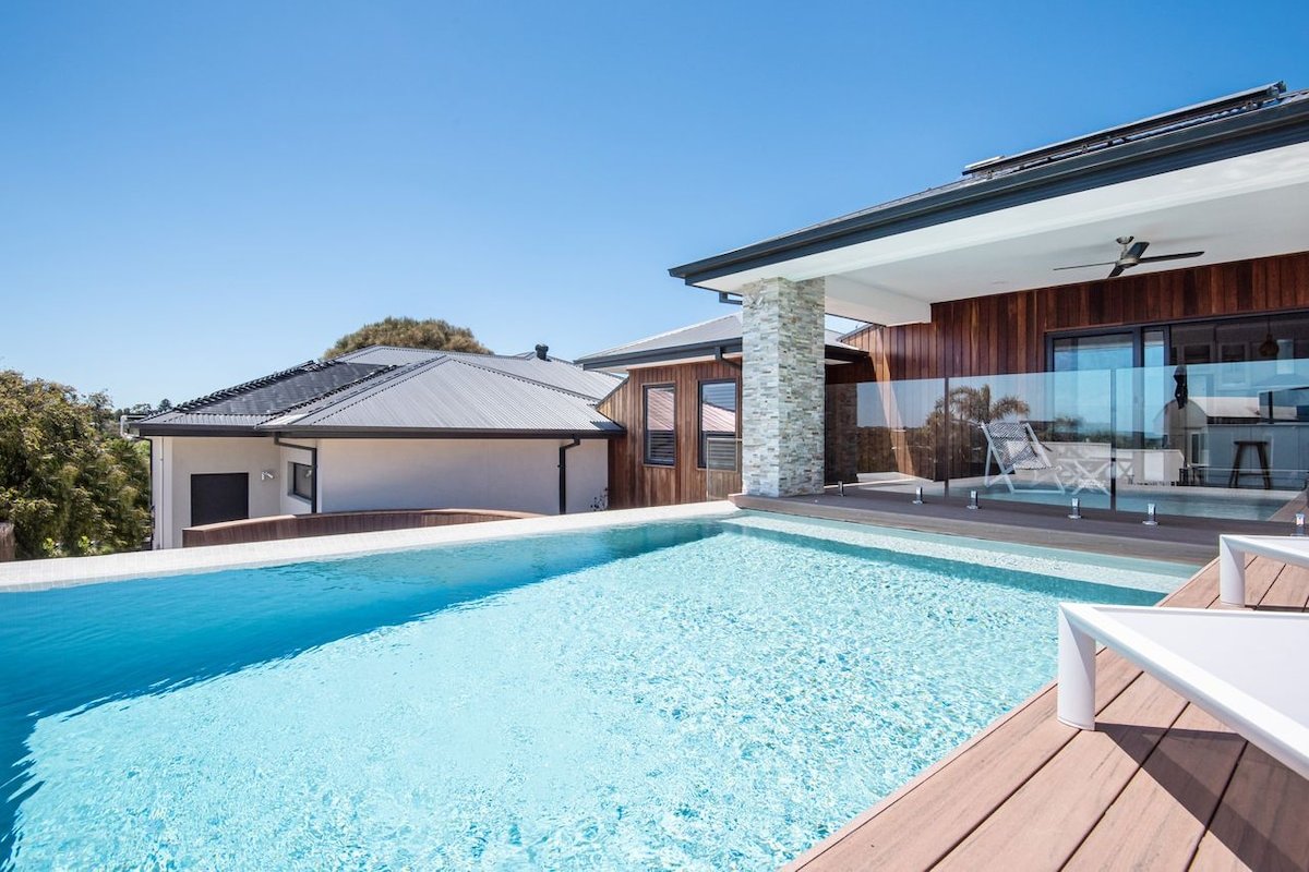 Lotus Luxury Resort Sorrento with pool gallery image 2