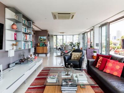 Savour Sweeping Skyline Views at a Clerkenwell Penthouse