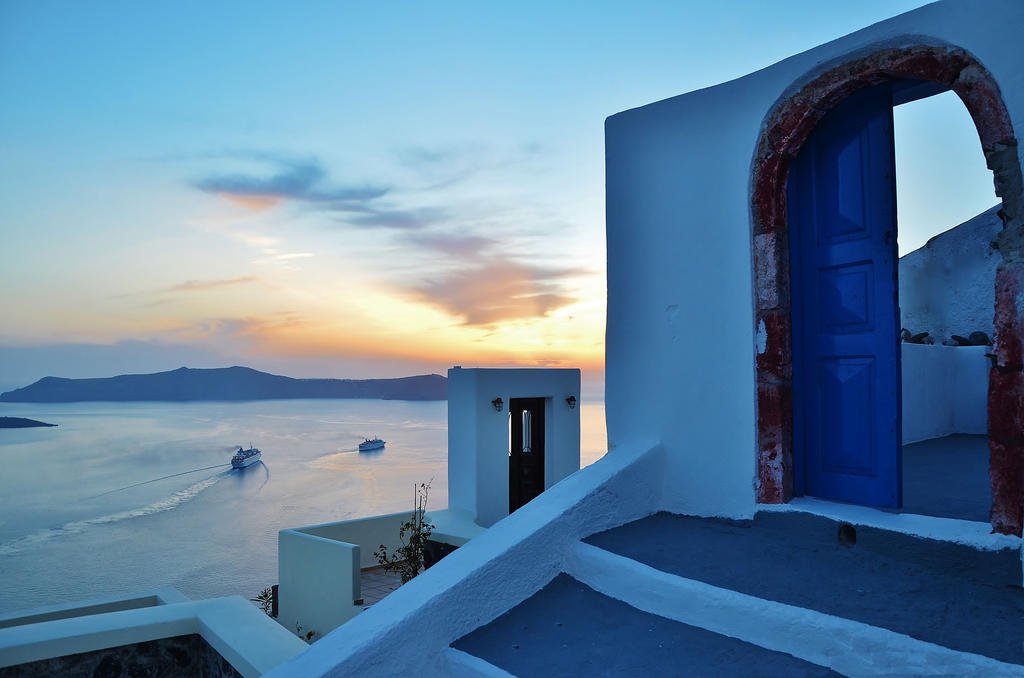 FIRA WHITE RESIDENCE DELUXE VILLA gallery image 4