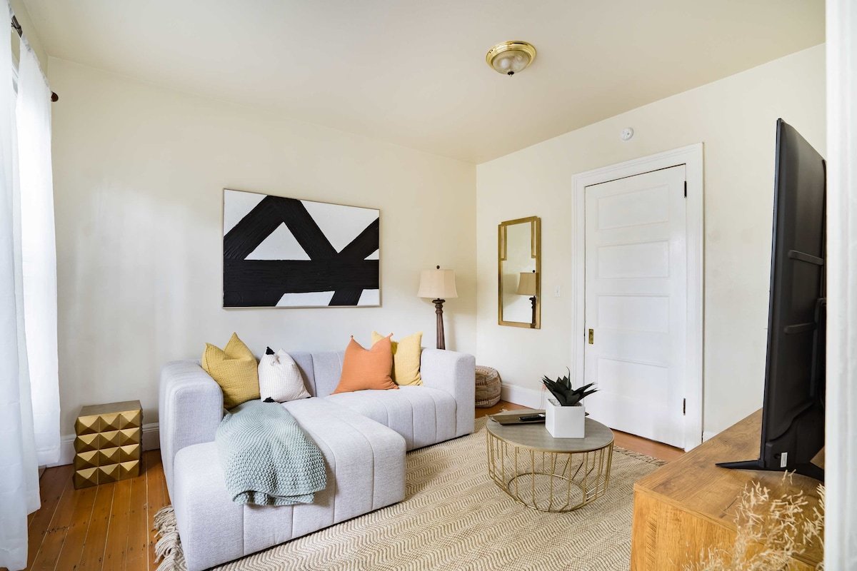 NW Portland Icon | Former Mayor’s 6BR Home gallery image 2