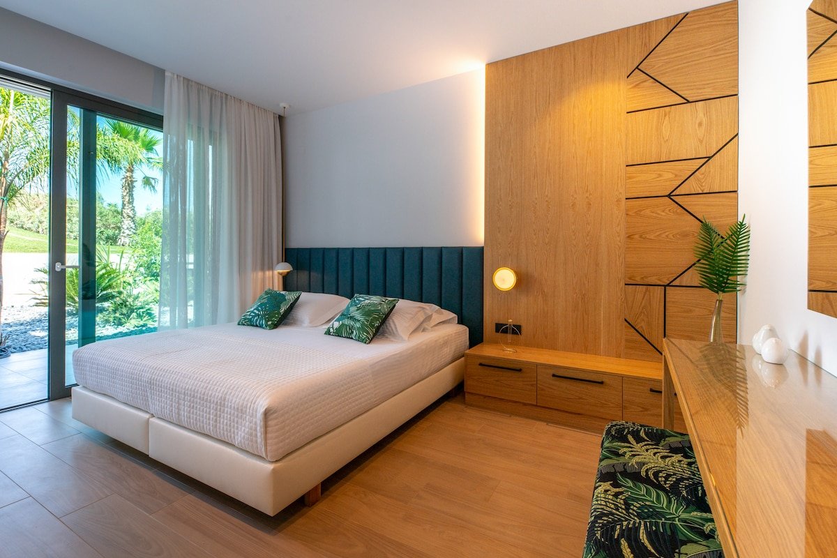 VIP Villa Lydia, Indoor Heated Pool, Seaview, BBQ gallery image 5